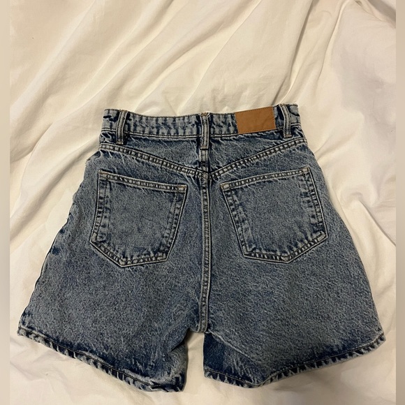 Zara Denim Mom-Fit High-Waist Shorts - Picture 2 of 6